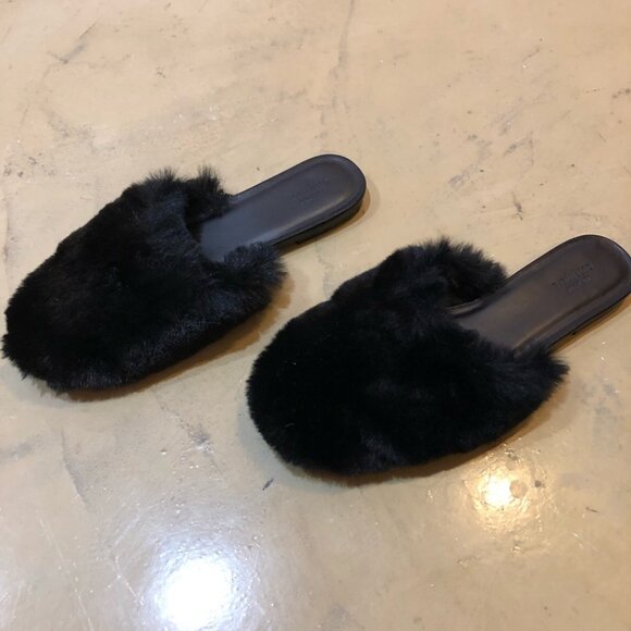 URBAN OUTFITTERS furry slippers, 8 - Picture 1 of 7